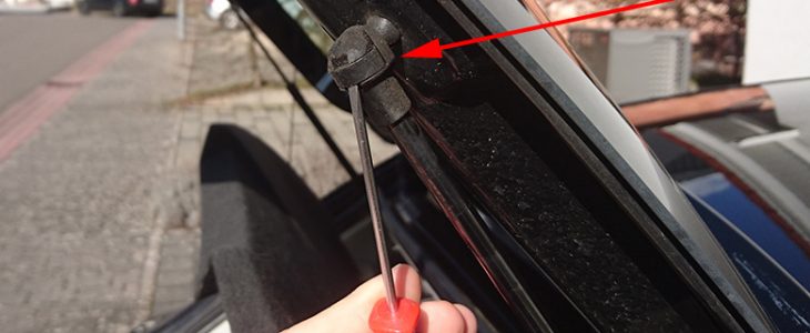 Heckklappendämpfer / Gasfeder wechseln – Anleitung