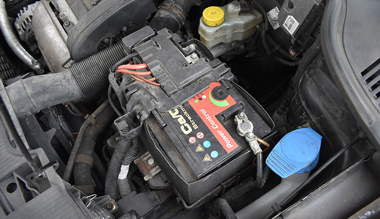Batterie wechseln Seat Ibiza 6J 6P Wartungsanleitung Online