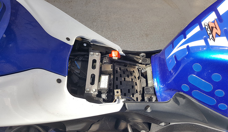 Suzuki GSX-R 600 K6 Batterie ausgebaut