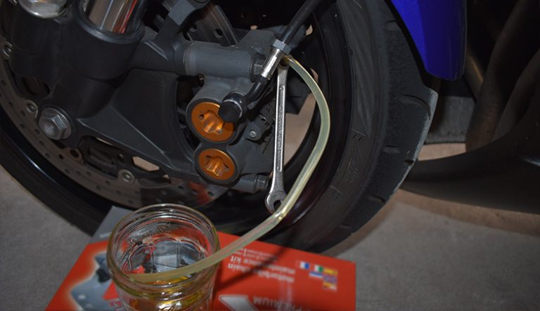 Motorrad Bremse Entluften