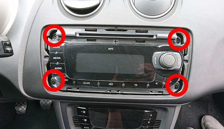 Radio ausbauen / wechseln Seat 6J