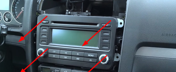Radio ausbauen / wechseln – VW Golf 5